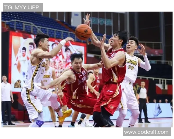 南京篮球队盯防策略分析及其在比赛中的成效与不足之处探讨