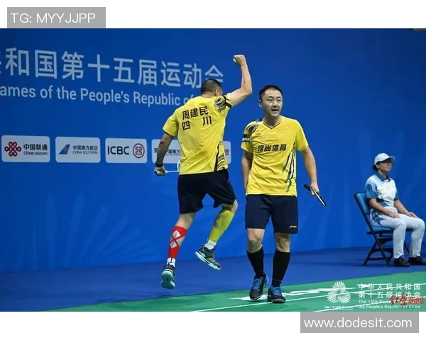 成都羽毛球队在总决赛中以57分强势领跑积分榜展现出色实力 成都羽毛球队在总决赛中以57分强势领跑积分榜展现出色实力