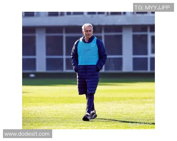 穆里尼奥与足球明星之间的爱恋故事揭示了激情与梦想的交织 穆里尼奥与足球明星之间的爱恋故事揭示了激情与梦想的交织