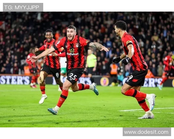 足球明星携儿子共赏精彩赛事亲子时光尽显温馨与快乐