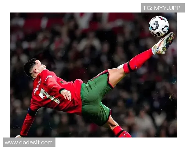 德国足球明星漫画展现传奇球员风采与激情瞬间的创意之旅 德国足球明星漫画展现传奇球员风采与激情瞬间的创意之旅