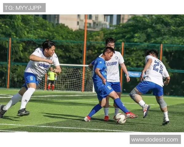 探索足球明星的魅力与成就,激发学生对足球的热爱与理解 探索足球明星的魅力与成就,激发学生对足球的热爱与理解