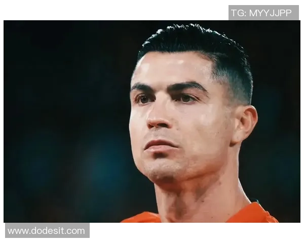 大罗的足球明星粉丝们如何追随偶像的足迹与激情