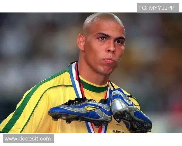 足球明星中的眼镜潮流盘点那些戴眼镜的球员们